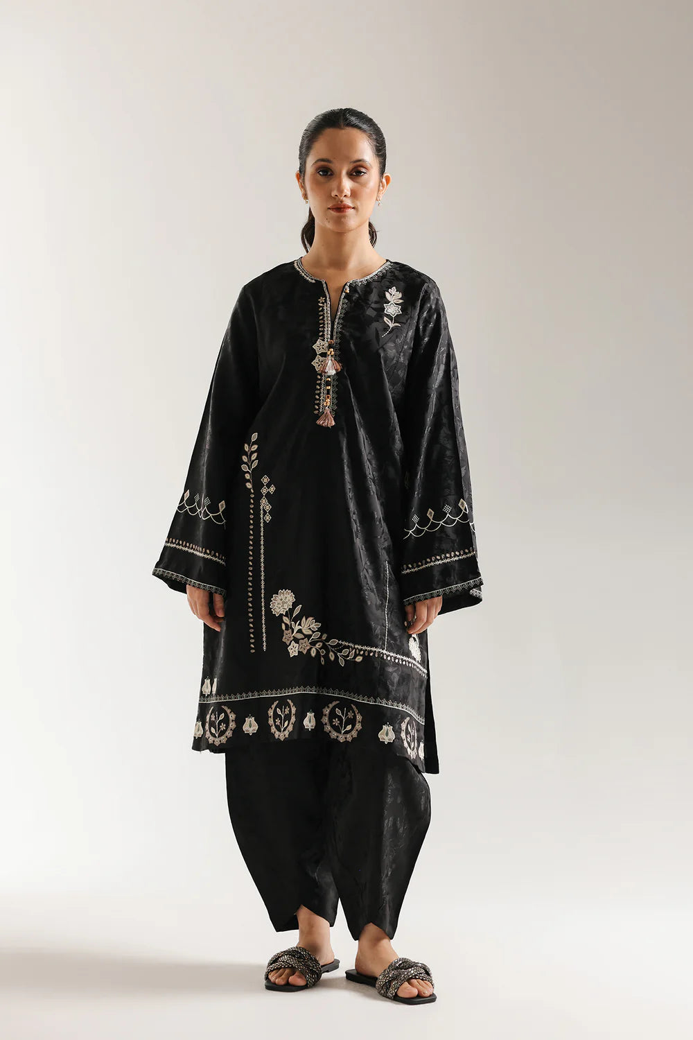 ETHNC EMBROIDERED SUIT