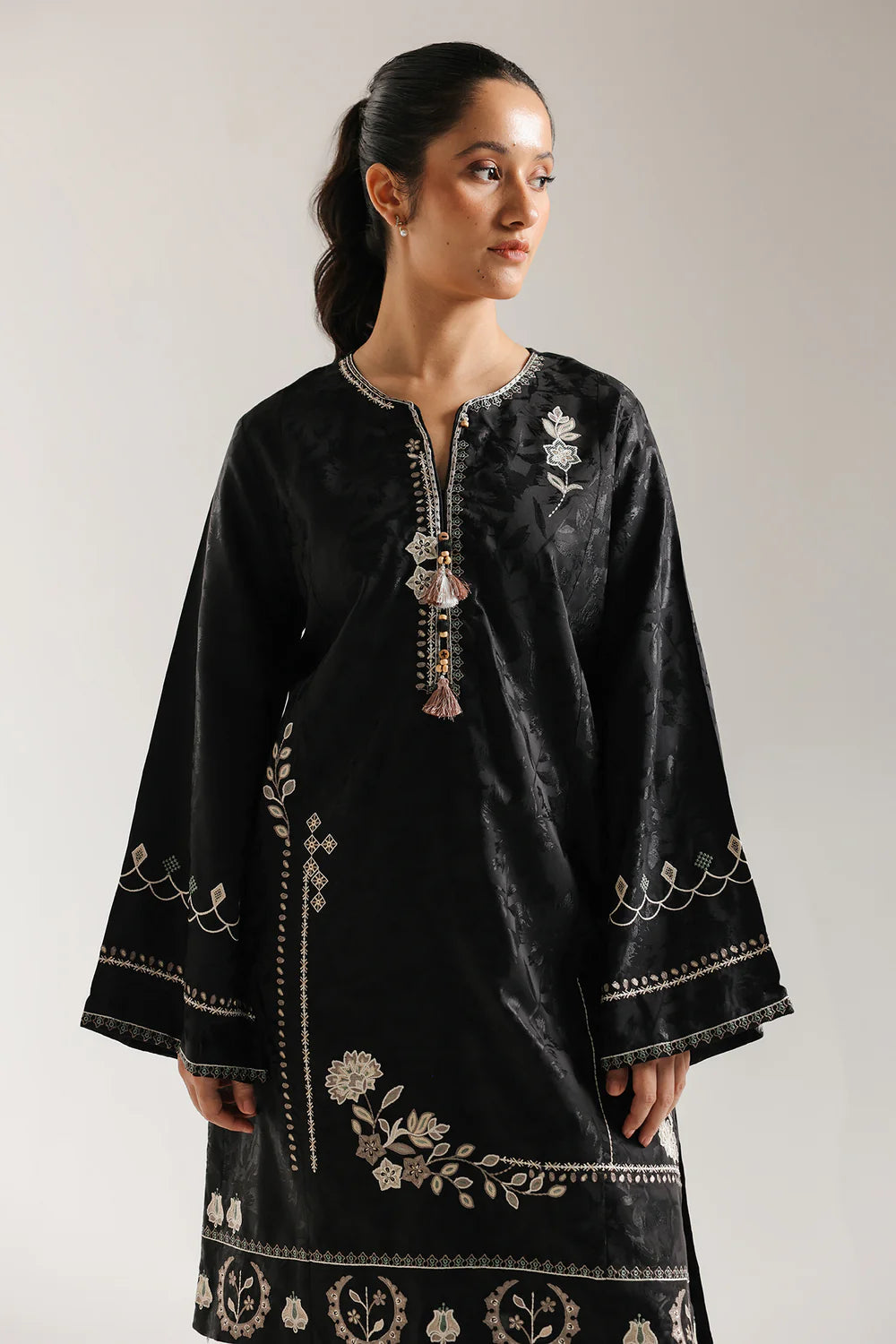 ETHNC EMBROIDERED SUIT