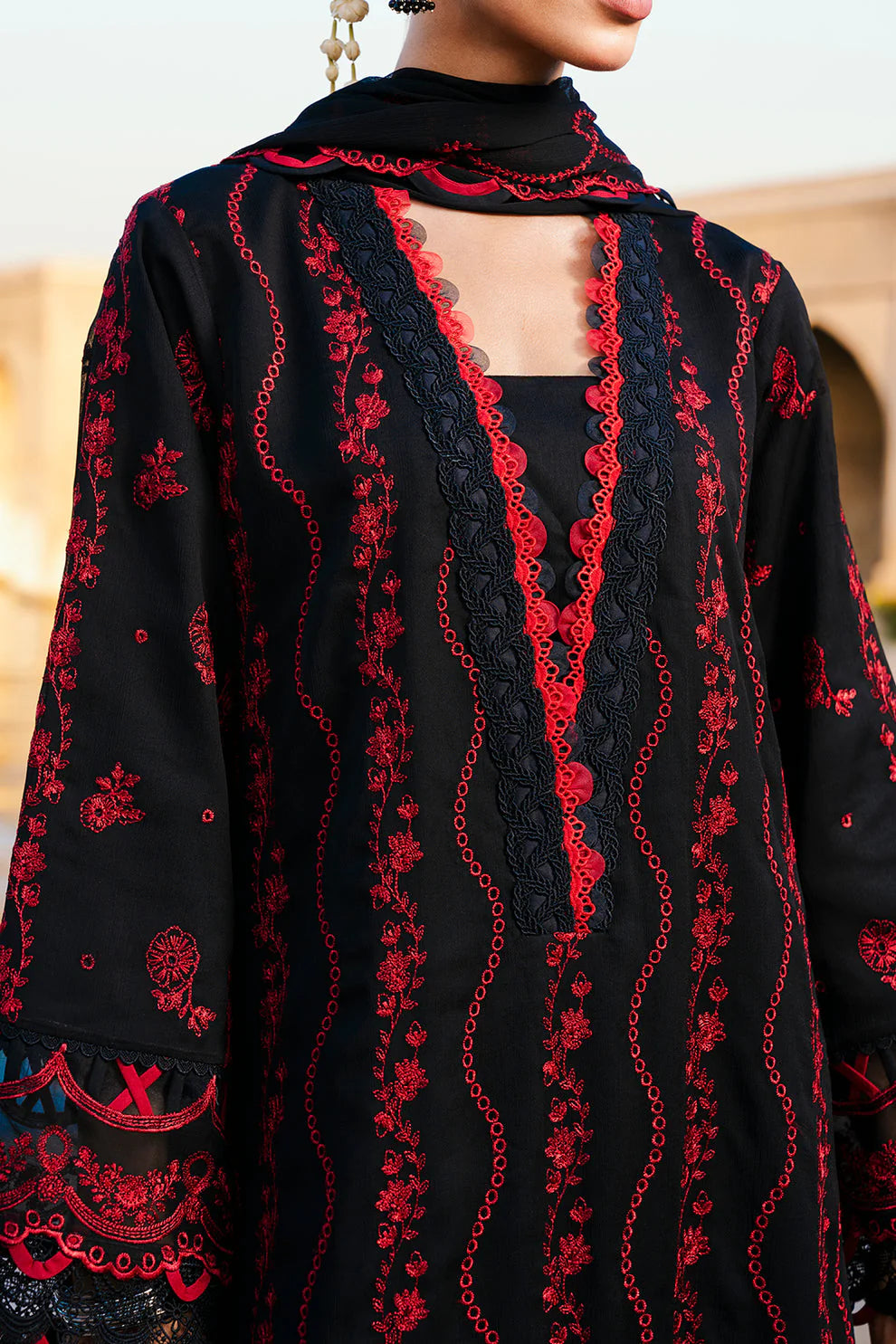 Zellbury Chikankari Embroidered Lawn Unstitched 3Pc Suit WUS25E30822